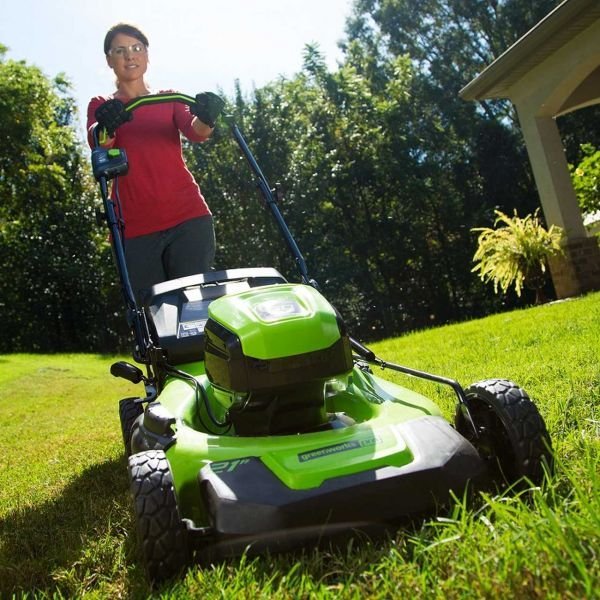 60V akumulátorová sekačka na trávu 46cm Greenworks GD60LM46HP